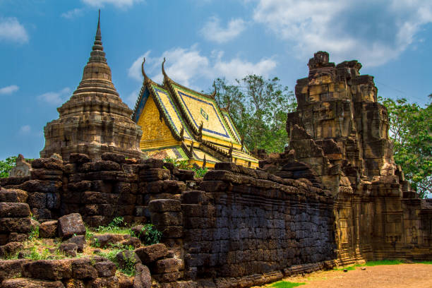 phnom bachey pagode, kampong cham, kambodscha - cambodia traditional culture ancient angkor stock-fotos und bilder