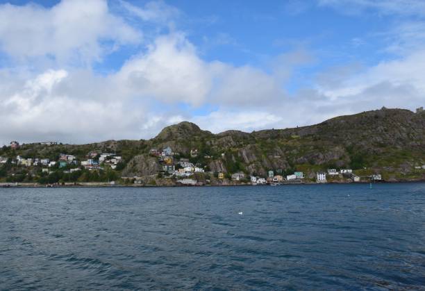 signal hill i dzielnica battery, st john's nl kanada - st johns newfoundland signal hill tower zdjęcia i obrazy z banku zdjęć