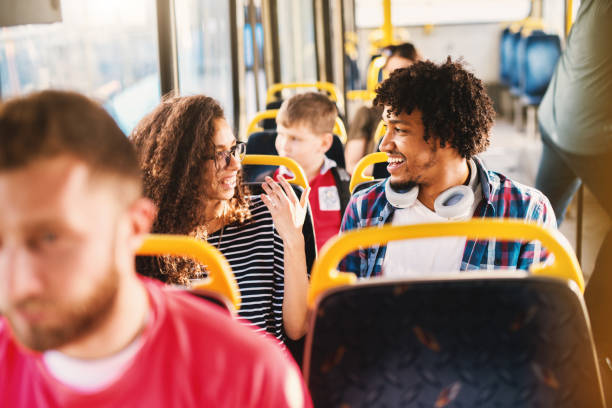 simpatica giovane coppia multiculturale che si diverte con i mezzi pubblici - bus inside of people train foto e immagini stock