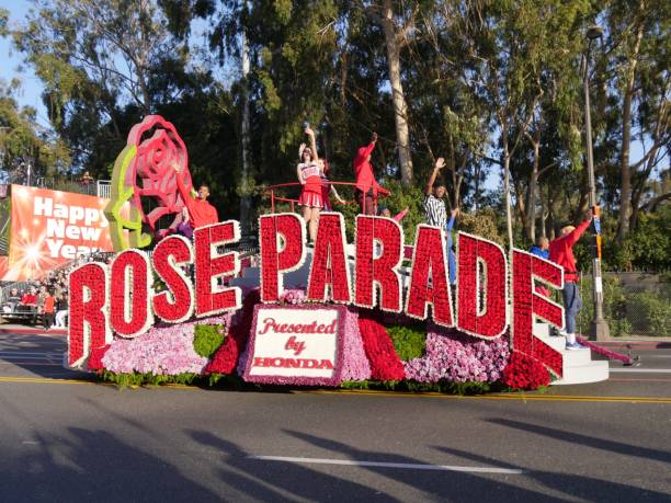 2018 tournament of roses parade- american honda float - flower parade imagens e fotografias de stock