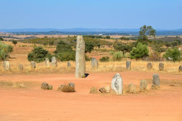 xarez cromlech megalithic complex and the landscape of alentejo, ferragudo, monsaraz, portugal - eternity spirituality landscape rock imagens e fotografias de stock