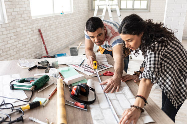 istock Couple redecorating at home 1029035930