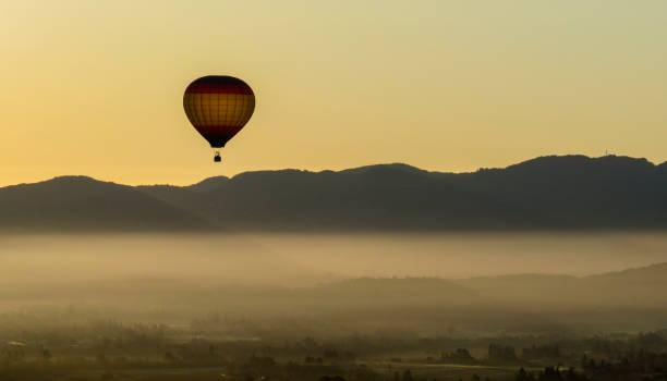 ナパバレーでの熱気球 - hot air balloon california napa napa valley ストックフォトと画像