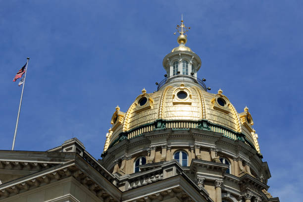 cupola del campidoglio - gold dome foto e immagini stock