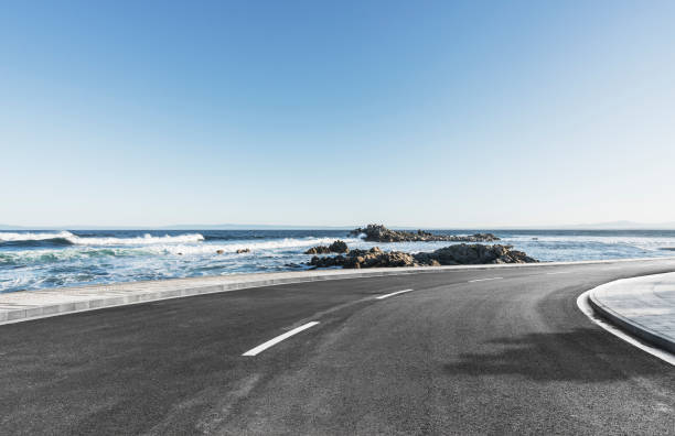 carretera asfaltada en costa del cielo - coastline big sur usa the americas fotografías e imágenes de stock