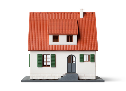 Casa de miniatura modelo sobre fondo blanco photo