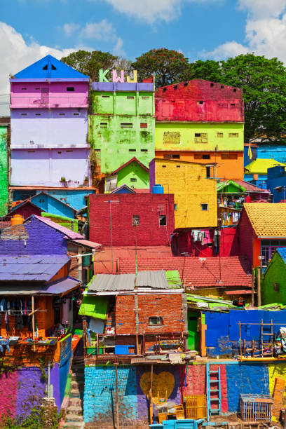 jodipan (kampung warna warni) 村與彩繪五顏六色的房子 - malang 個照片及圖片檔