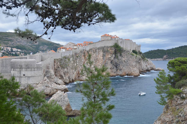 old city of dubrovnik has managed to preserve its gothic, renaissance and baroque churches, monasteries, fortress & fountains. red rooftops are the iconic look of the old city. - warrior eastern europe croatia architecture imagens e fotografias de stock