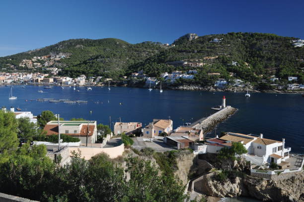 istock Lighthouse at Port d'Ansratx, Mallorca 1029194850