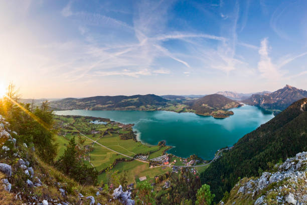 istock Lake Mondsee at sunset from Mount Drachenwand 1029230948