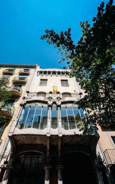 ジローナの歴史的な中心部にガウディ スタイル カタロニア ・ モダニズム - spain gerona architecture building exterior ストックフォトと画像