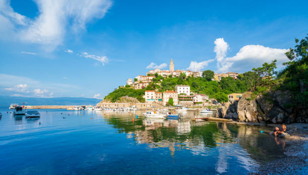 stadt vrbnik - insel krk - krk fotografías e imágenes de stock