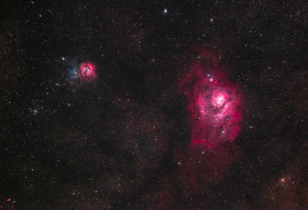 m8 と m20 - ラグーンと三裂星雲 - lagoon nebula ストックフォトと画像