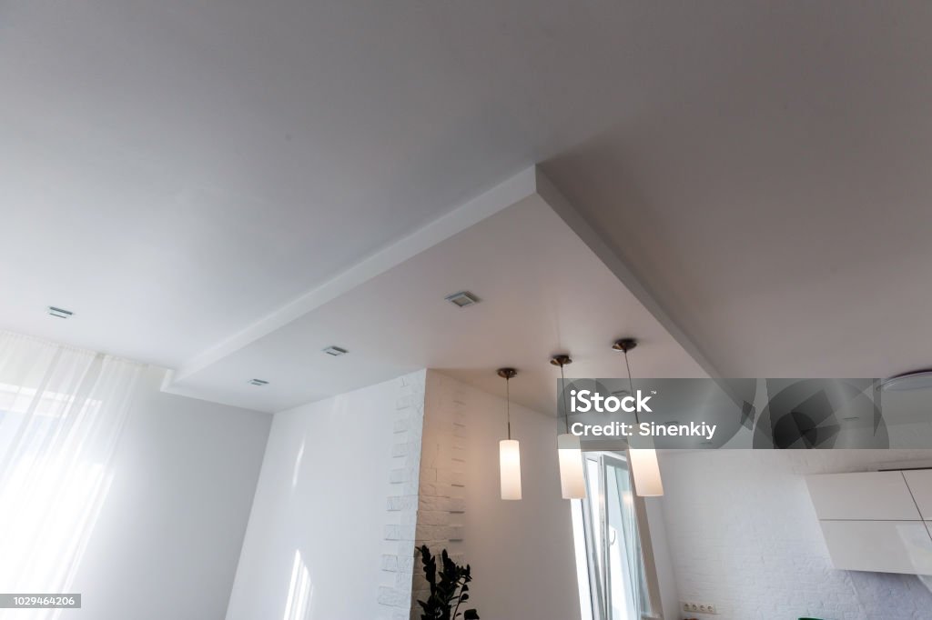 Plafond de gypse de maison sur le chantier - Photo de Plaque de plâtre libre de droits