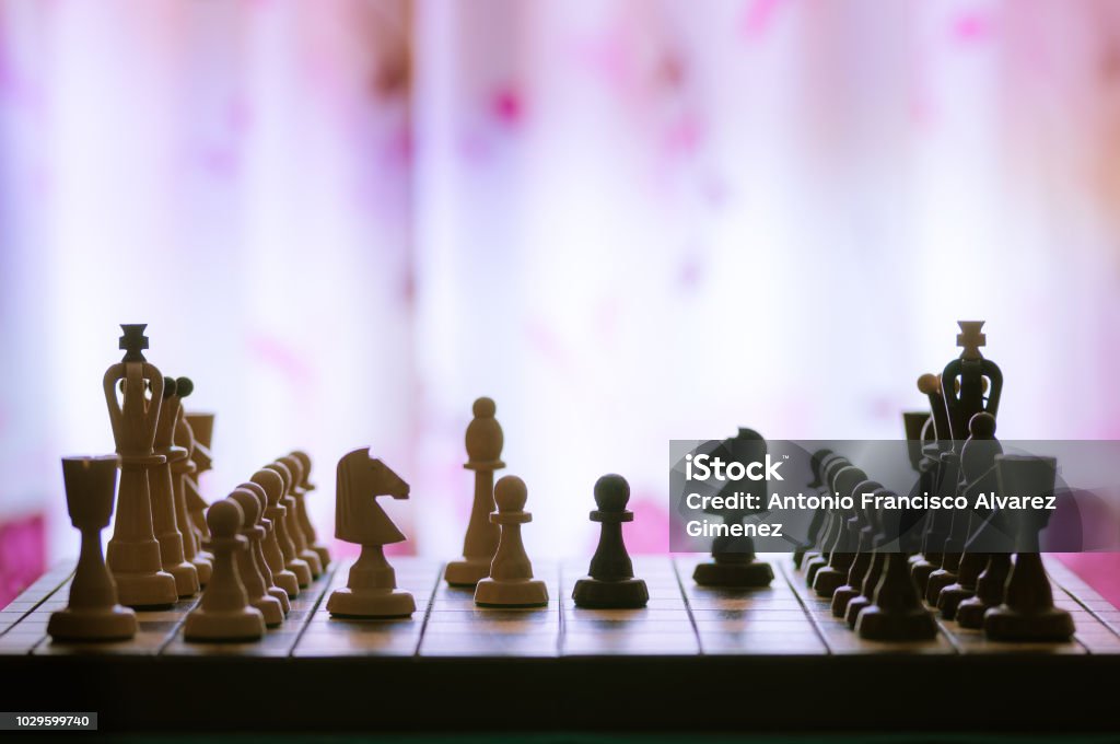 Italian Opening Stock Photo - Download Image Now - Back Lit, Chess,  Horizontal - iStock