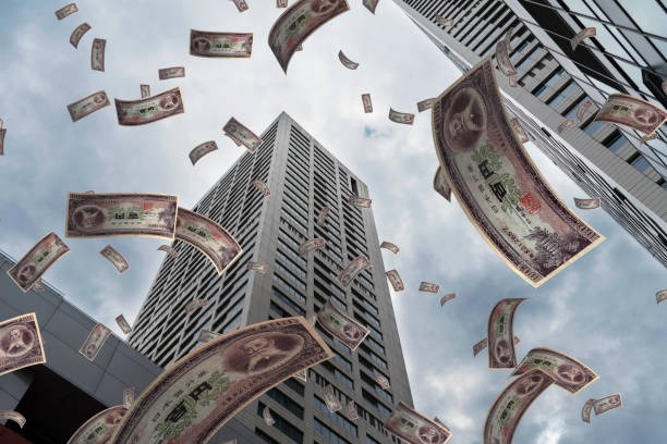 istock Yen Flying in City 1029640478