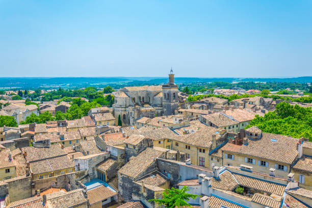 вид с воздуха на узес, франция - town village panoramic green стоковые фото и изображения