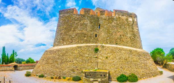 fort saint elme près de collioure en france - group21 photos et images de collection