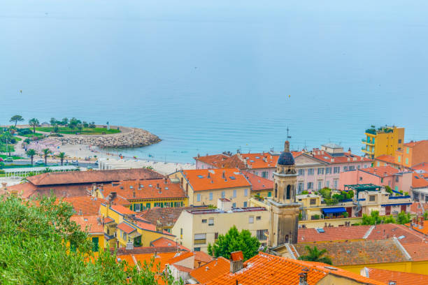 vue aérienne de menton, france - aerial view cityscape menton beach photos et images de collection