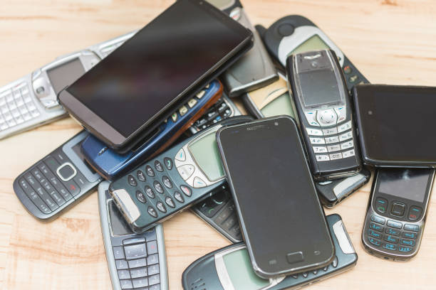 istock Pile of mobile phones 1029912714