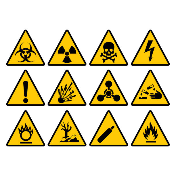노란색 삼각형 표지판을 경고 설정 합니다. 경고 및 위험 삼각 표지판 벡터. - high explosive stock illustrations