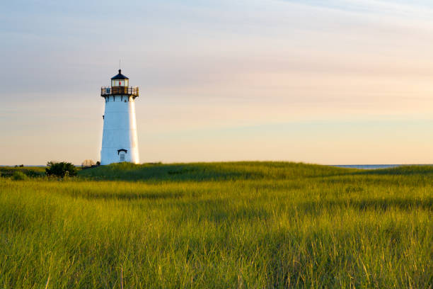 still functioning, the edgartown lighthouse in morning light - lighthouse massachusetts beach coastline imagens e fotografias de stock