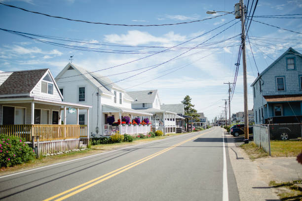 wells, maine, vereinigte staaten - town rural scene road new england stock-fotos und bilder