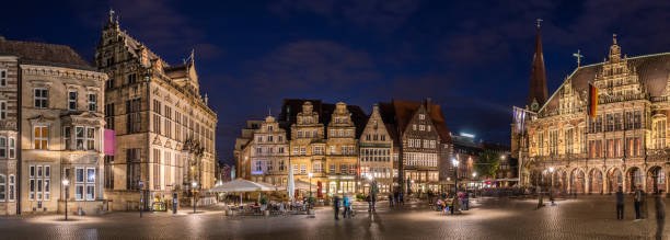 istock Germany, Bremen, market square at night 1030013032