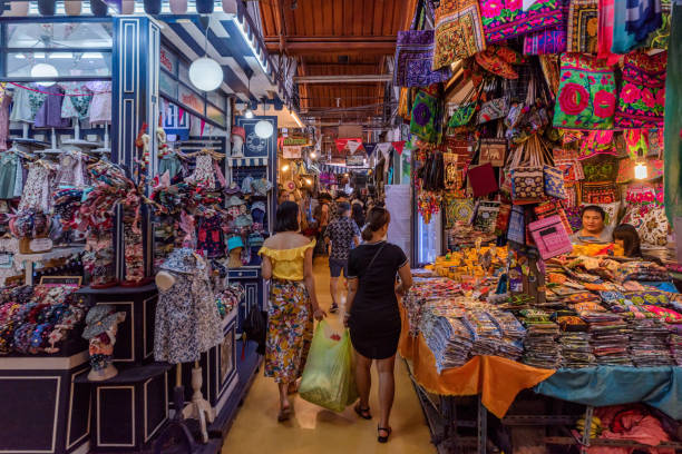 negozi nel mercato del fine settimana di chatuchak - bangkok thailand asia thai culture foto e immagini stock