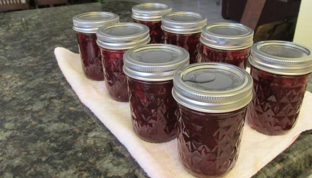 hausgemachte strawberry jam - invoke stock-fotos und bilder