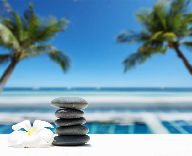 sommer tropical beach entspannung - stone zen like buddhism balance stock-fotos und bilder