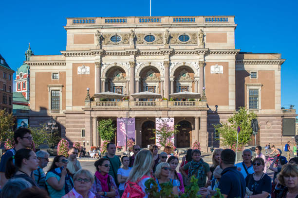 In front of the back of the theater, Stockholm. Stockholm, Sweden, 8/5/2018, 6:12:13 PM. People listen to the guides. In front of the back of the theater, Stockholm. strommen stock pictures, royalty-free photos & images