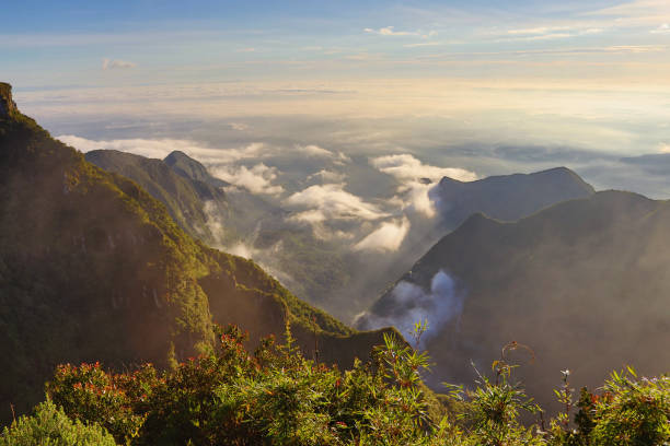 uma vista da serra do rio do rastro em santa catarina, brasil - dramatic sky famous place canyon majestic - fotografias e filmes do acervo