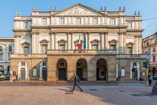 das teatro alla scala in mailand, italien. la scala - italienisch: teatro alla scala, ist eine weltbekannte opernhaus in mailand, italien - milan italy stage theater opera house built structure stock-fotos und bilder