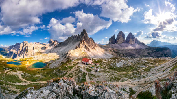 tre cime di lavaredo - xxxl panorama - tirol season rock mountain peak foto e immagini stock