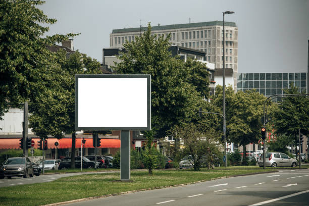 pusty billboard przy ulicy - one way sign single object street zdjęcia i obrazy z banku zdjęć