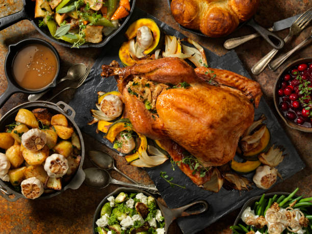 ужин с жареной индейкой - turkey стоковые фото и изображения