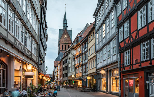 high street v hannoveru aldstadt za soumraku - hannover - stock snímky, obrázky a fotky