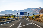 spanische-autobahn-vor-gebirge-sierra-nevada.jpg?b=1&s=170x170&k=20&c=MGzqpqEi5kAvd82jn1HunmtIyNR0g_Ild9uJNjJlluA=