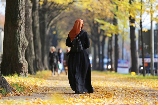 istock muslim_woman 1030498956