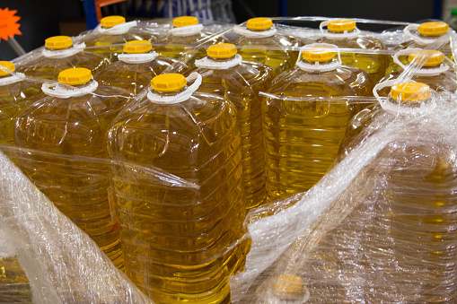 artons of 5ltr cooking oil on pallet for sale in Spanish market