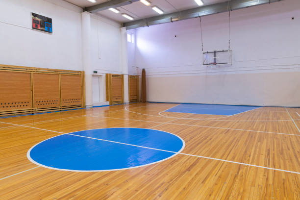 cancha de básquetbol - school gymnasium parquet floor sport empty fotografías e imágenes de stock
