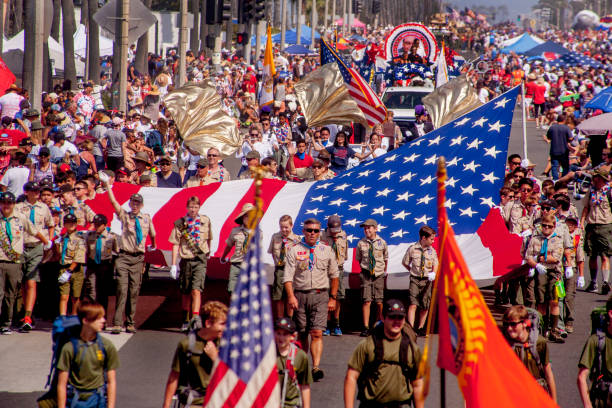 Fourth of July Parade, Huntington Beach, CA. Boy Scouts march with a large US flag in a July 4th parade in Huntington Beach, CA."n"n parade stock pictures, royalty-free photos & images