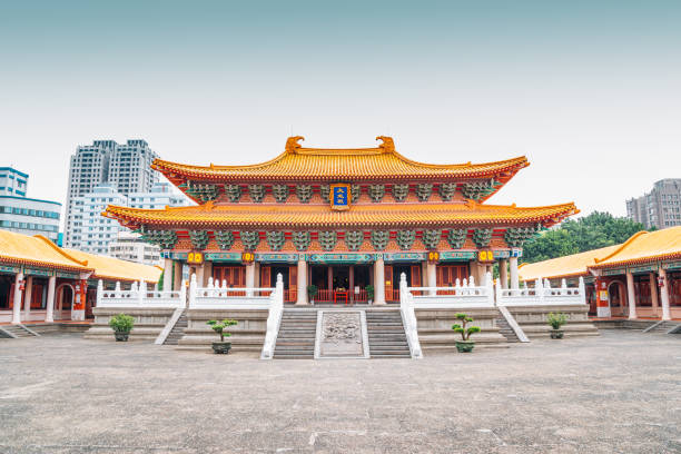 templo de confucio de taichung en taichung, taiwán - confucian fotografías e imágenes de stock