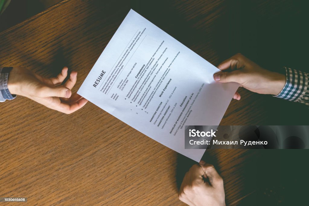 top overhead directly above view of employee hiring person and examine the resume on the office table Résumé Stock Photo