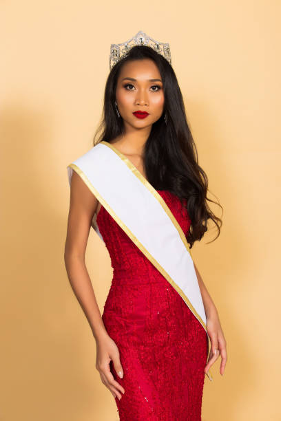 Concurso De Reina De Certamen De Belleza Miss Asia Vestido Foto de stock y más banco de imágenes de Banda - iStock Concurso De Reina De Certamen De Belleza Miss Asia Vestido Foto de stock y más banco de imágenes de Banda - iStock