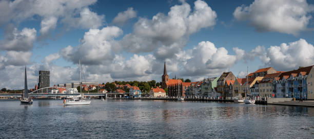 kuvapankkikuvat ja rojaltivapaat kuvat aiheesta sonderborgin sataman ranta kesällä, als denmark - als