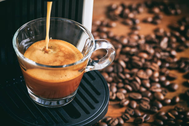 espresso-kaffee und maschine - espresso fotos stock-fotos und bilder