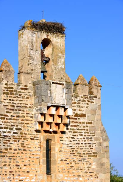 terena - ノッサ セニョーラ ダ ボアノバ聖域、中世の教会の要塞 - ベル切妻と巣、alandroal、アレンテージョ、ポルトガル - bell gable ストックフォトと画像