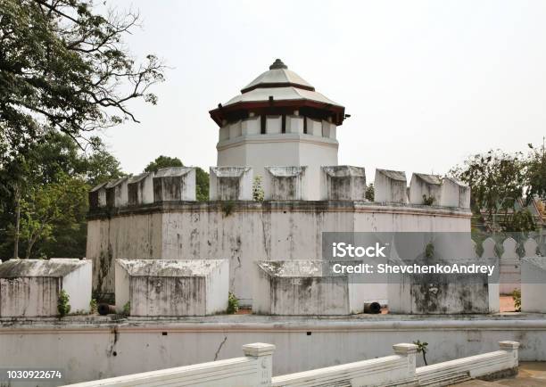 Fort Pom Mahakan In Bangkok Kingdom Of Thailand Stock Photo - Download Image Now - Architectural Dome, Architecture, Bangkok
